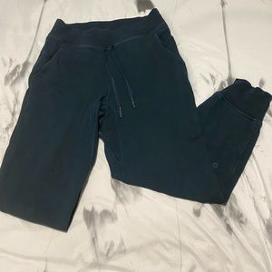 Lululemon size 6 jogger sweatpants